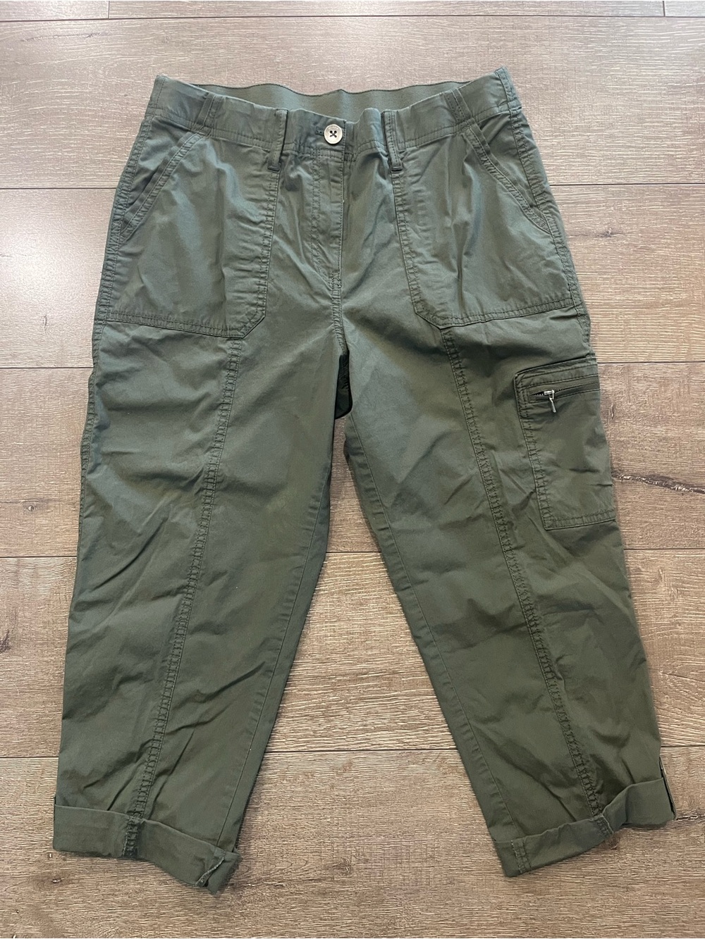 Chico's Women’s Olive Green Cargo Cropped Pants